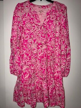 Lilly Pulitzer size S like New breast cancer print 2024